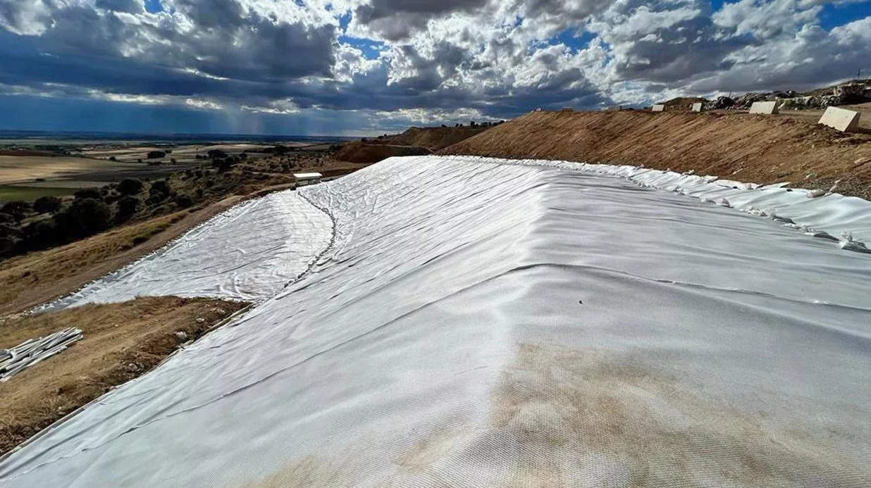 Sellado de vertedero Rinza de más de 200.000m2 de geotextil
